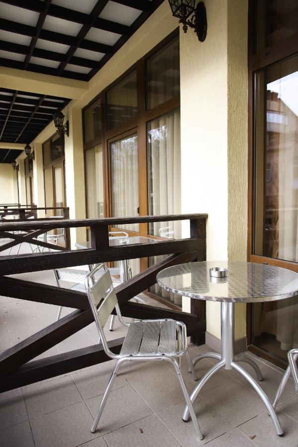 Georg Palace Hotel Chernivtsi Exterior foto